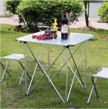 Outdoor self-driving travel camping picnic folding tables and chairs are necessities