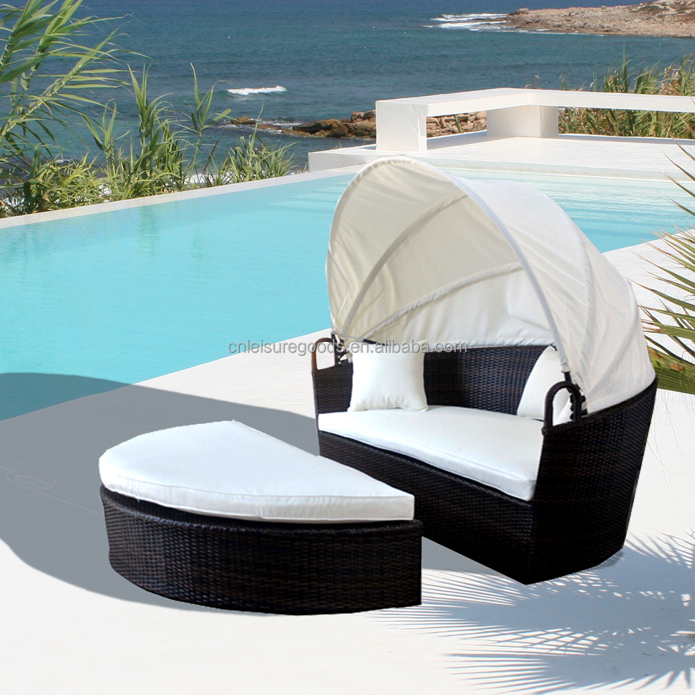 What are the advantages and disadvantages of rattan furniture?